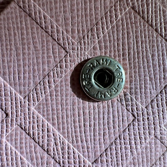 BURBERRY bi-fold wallet embossed leather pink check pattern long L-shaped zipper - Picture 12 of 17